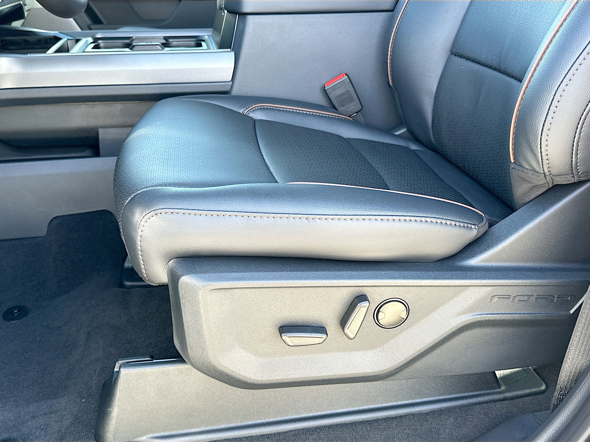 New 2026 Ford F250 Lariat w/ Lariat Ultimate Package image 14