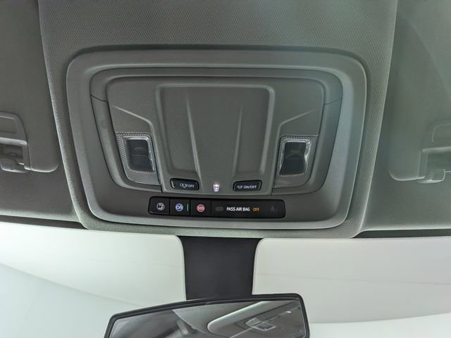 Used 2020 Chevrolet Silverado 1500 Custom w/ Custom Value Package AWD/4WD image 19