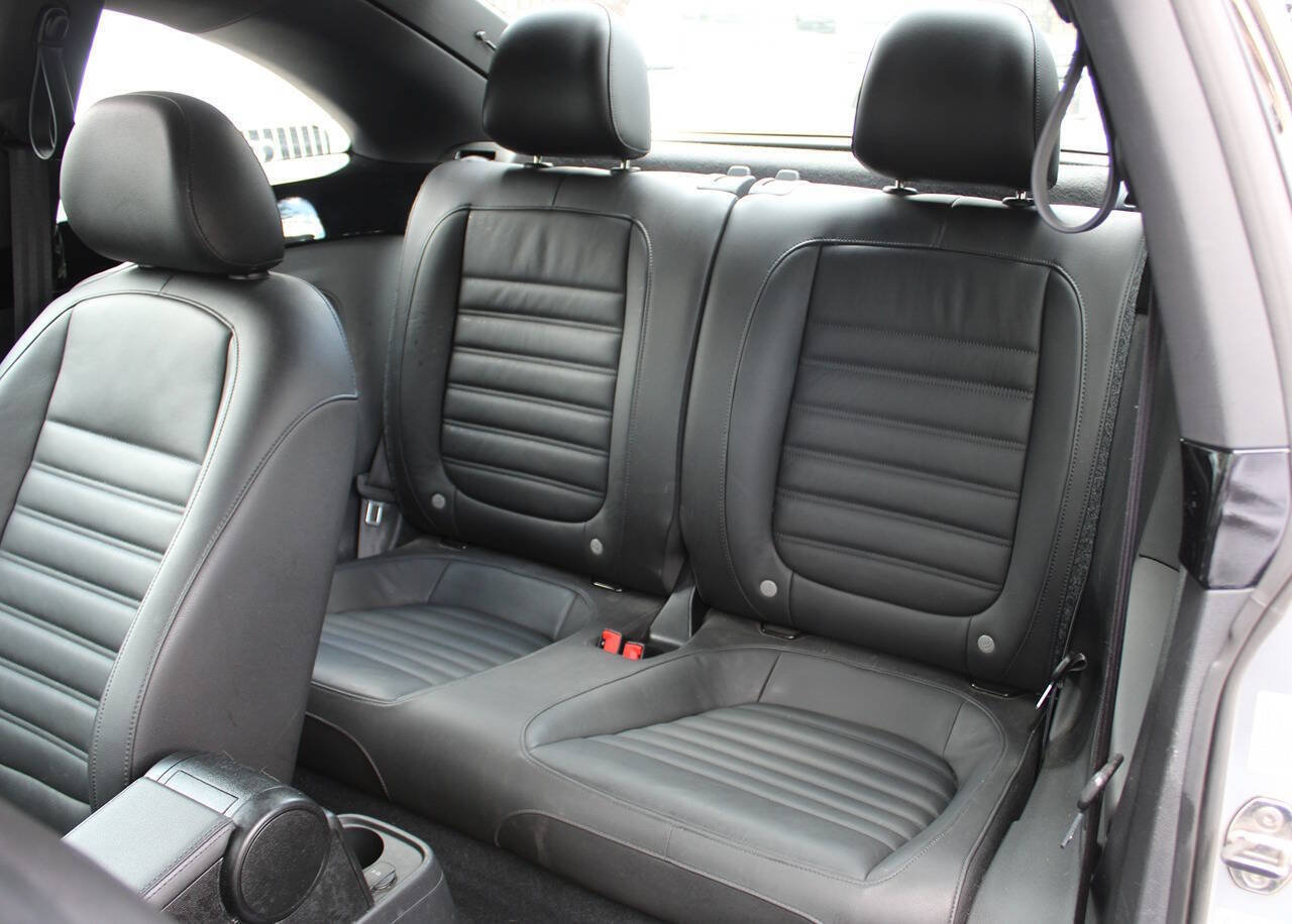 Used 2012 Volkswagen Beetle 2.0T FWD image 32