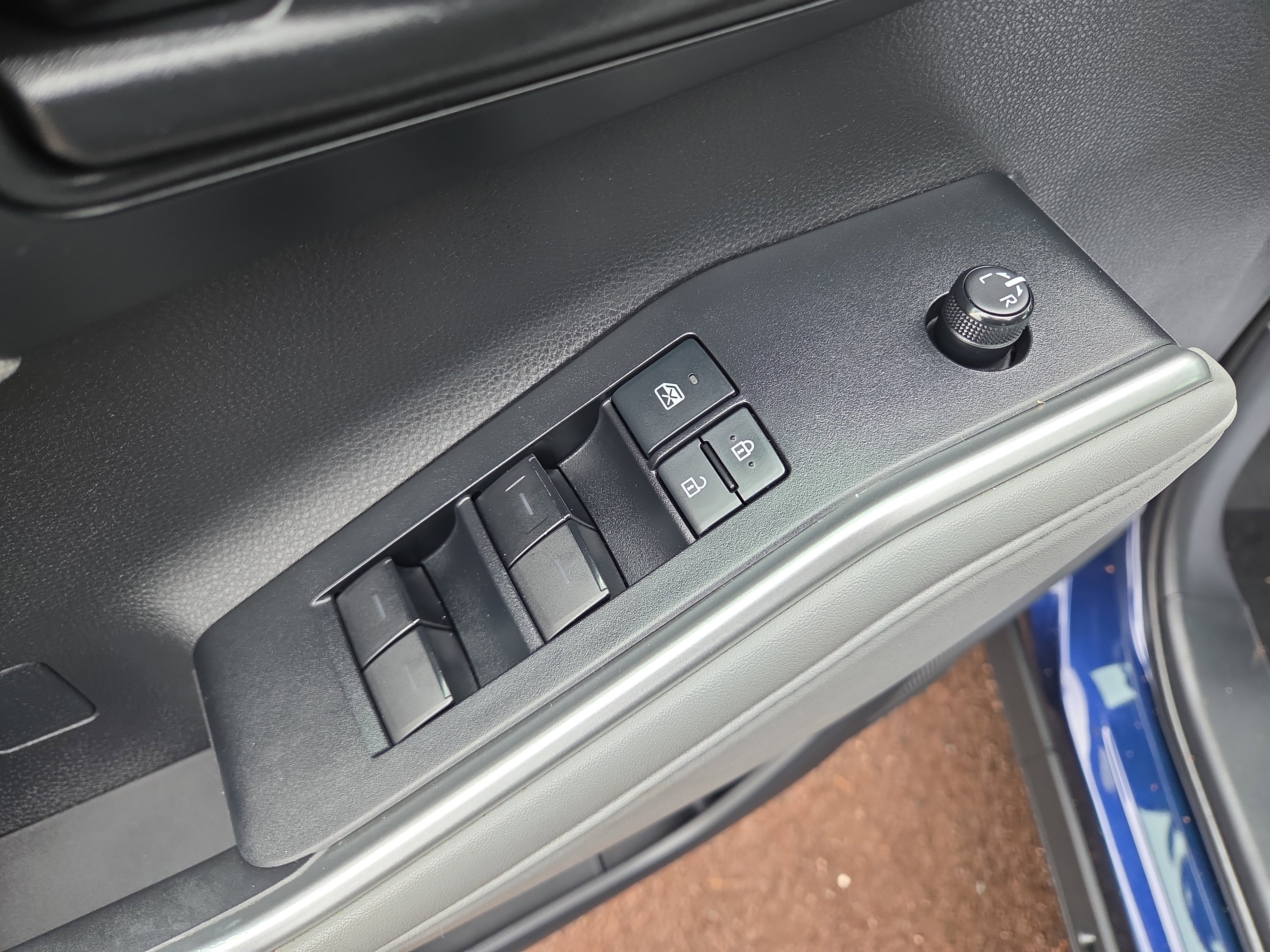 Used 2020 Toyota Highlander LE image 35