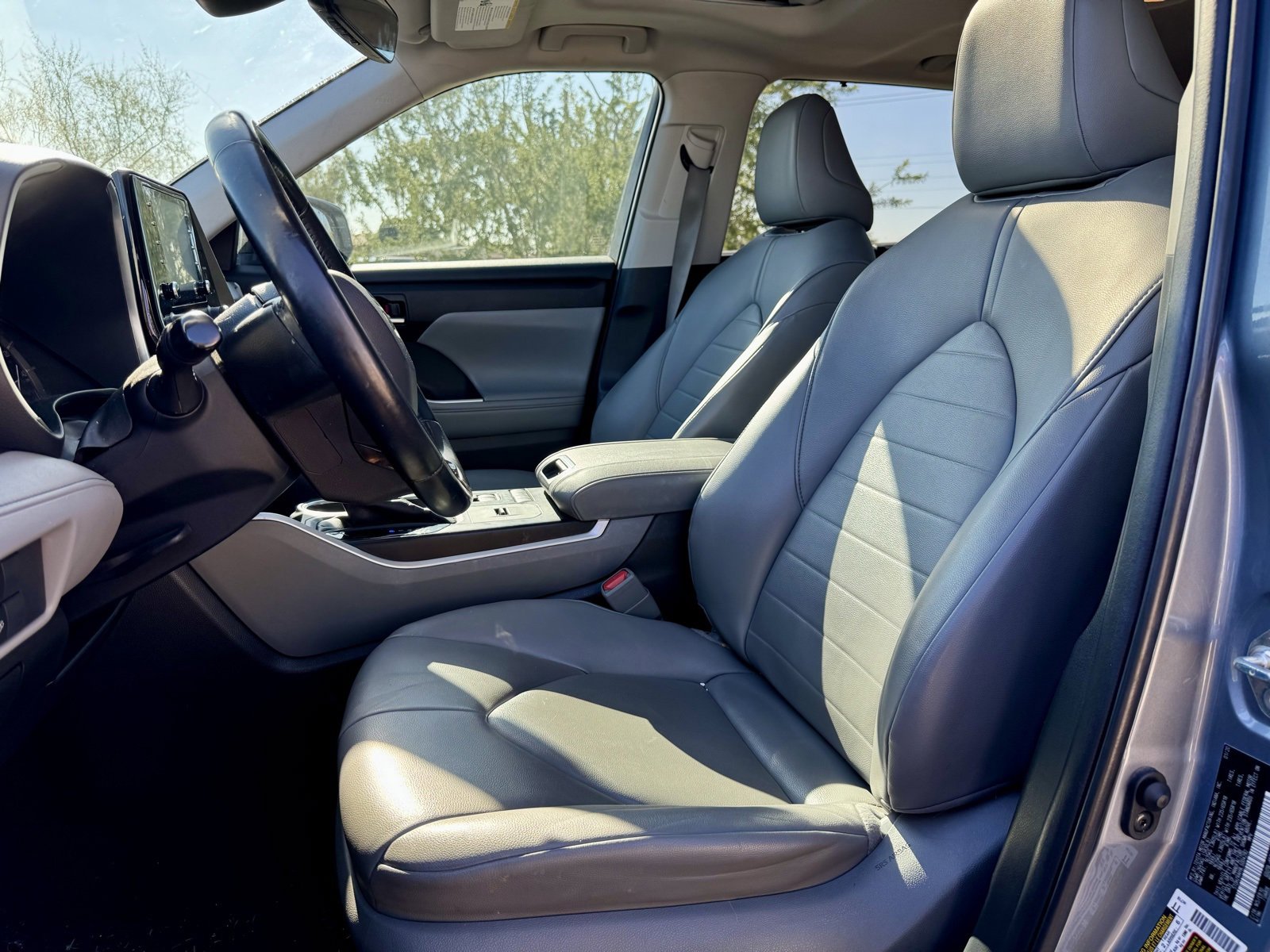 Used 2020 Toyota Highlander XLE image 11