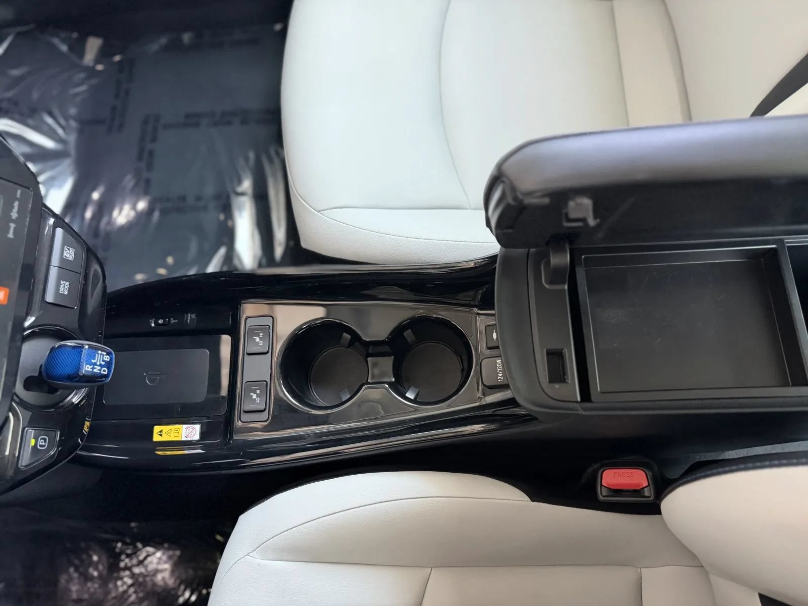 Used 2019 Toyota Prius Limited w/ Carpet Mat Package FWD image 35