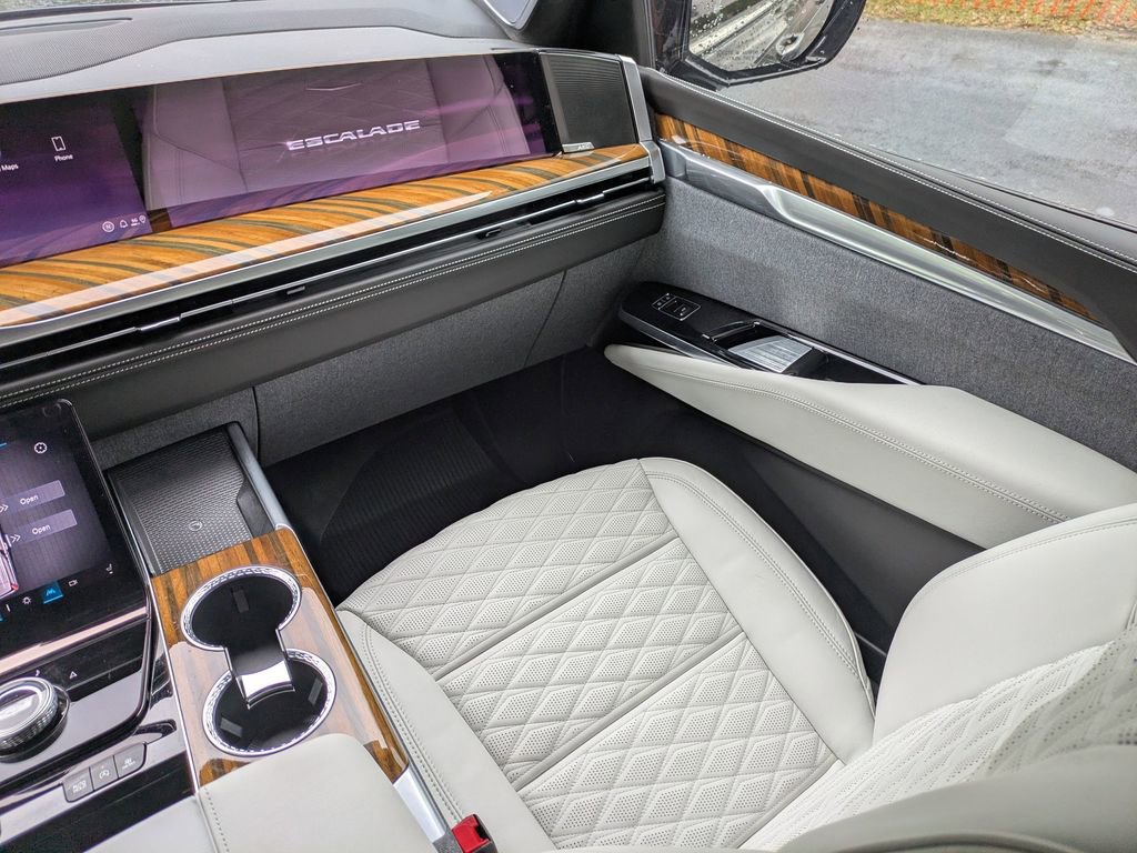 Certified 2025 Cadillac Escalade Premium Luxury Platinum w/ LPO, Radiant Package RWD image 20