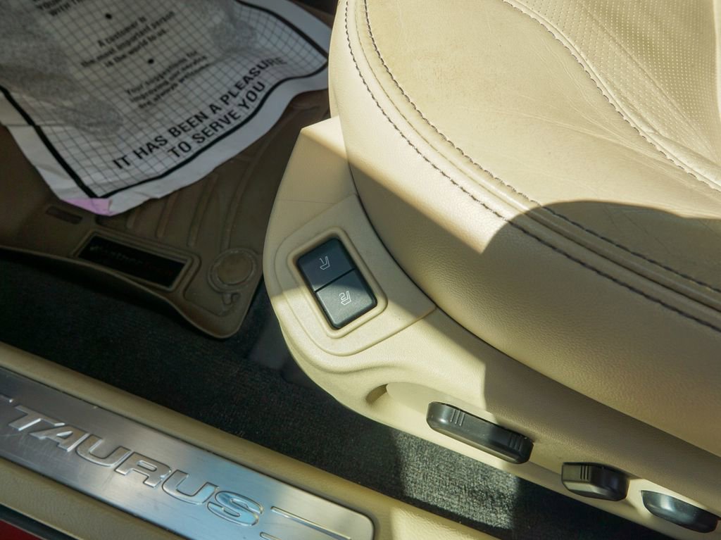 Used 2018 Ford Taurus Limited image 21