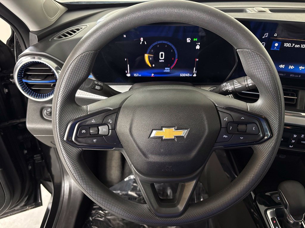 Used 2025 Chevrolet Trax LT FWD image 18