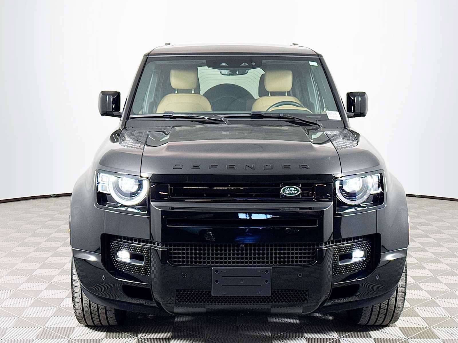 Used 2025 Land Rover Defender 130 X-Dynamic SE image 2