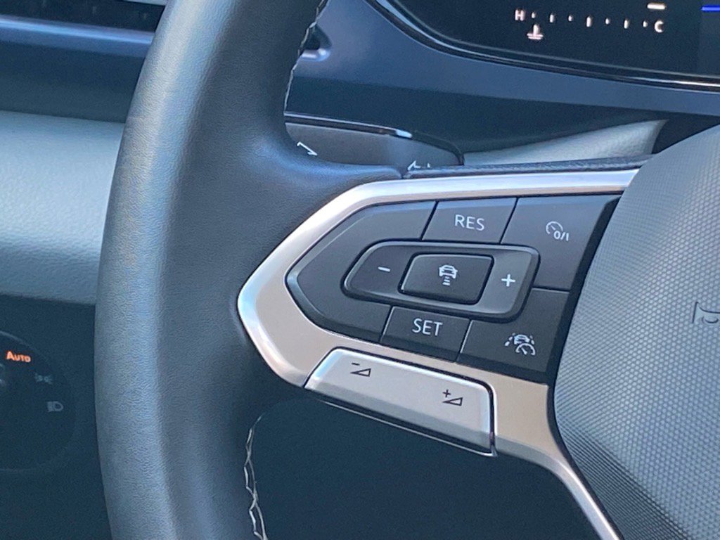 Certified 2022 Volkswagen Taos SE image 6