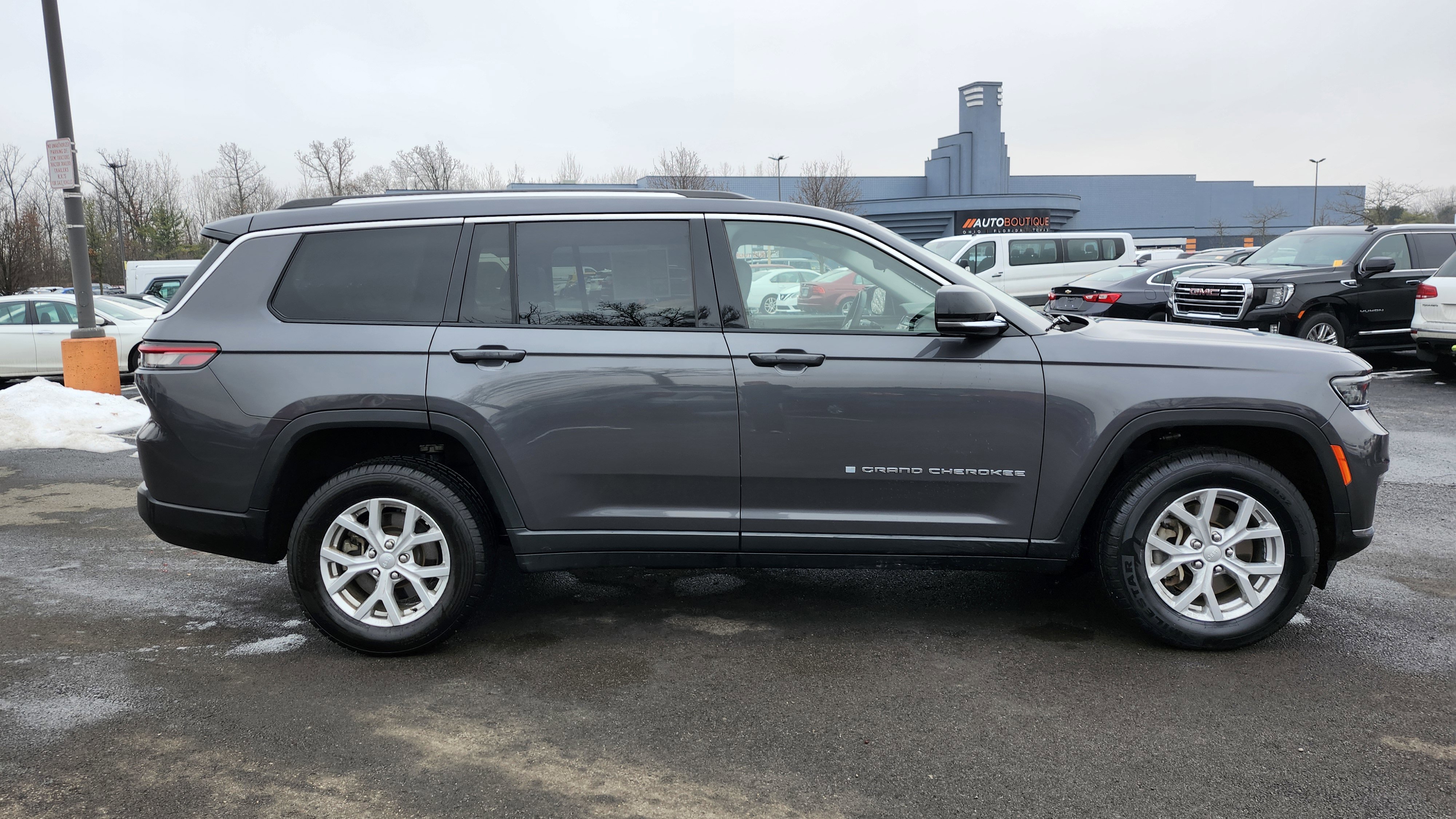 Used 2023 Jeep Grand Cherokee L Limited image 19