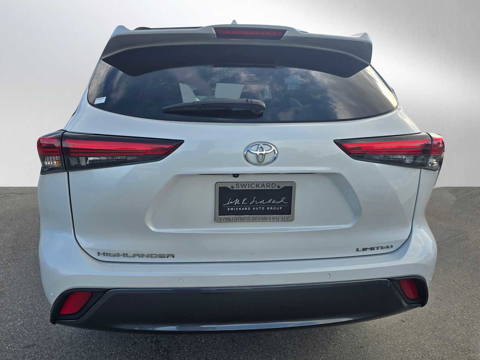 Used 2023 Toyota Highlander Limited image 4