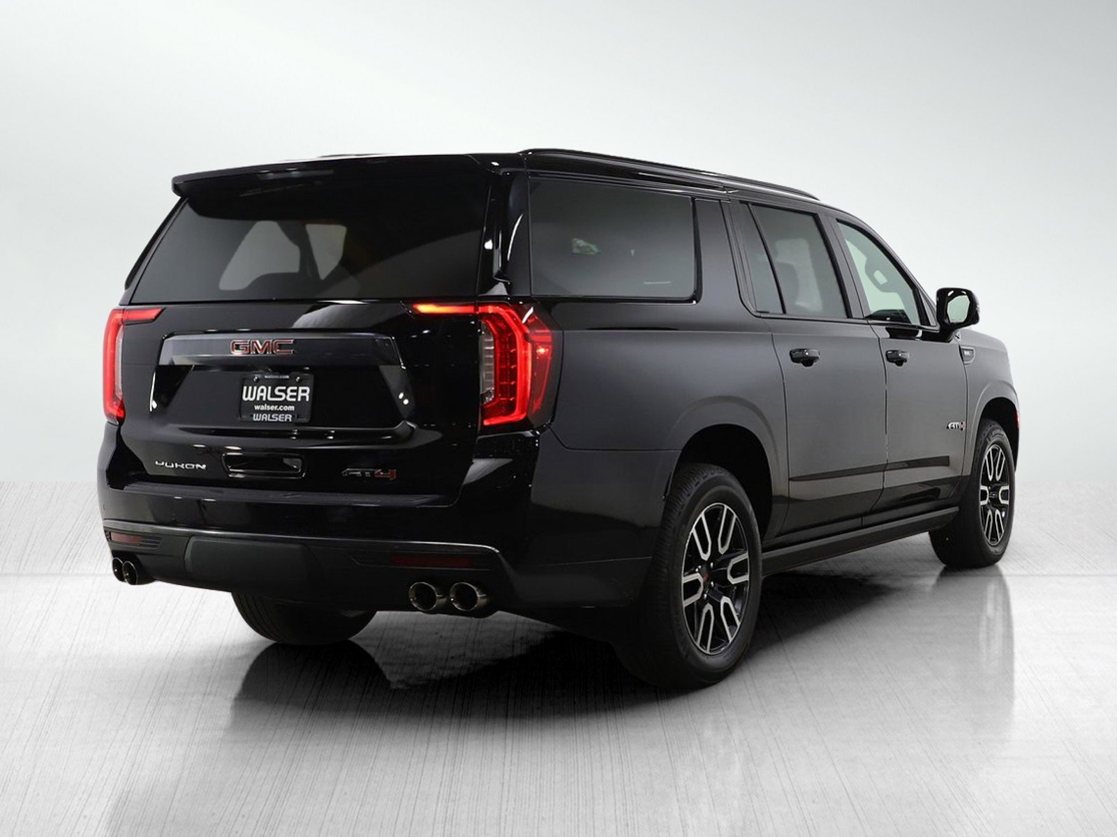 Used 2023 GMC Yukon XL AT4 w/ AT4 Premium Package AWD/4WD image 5