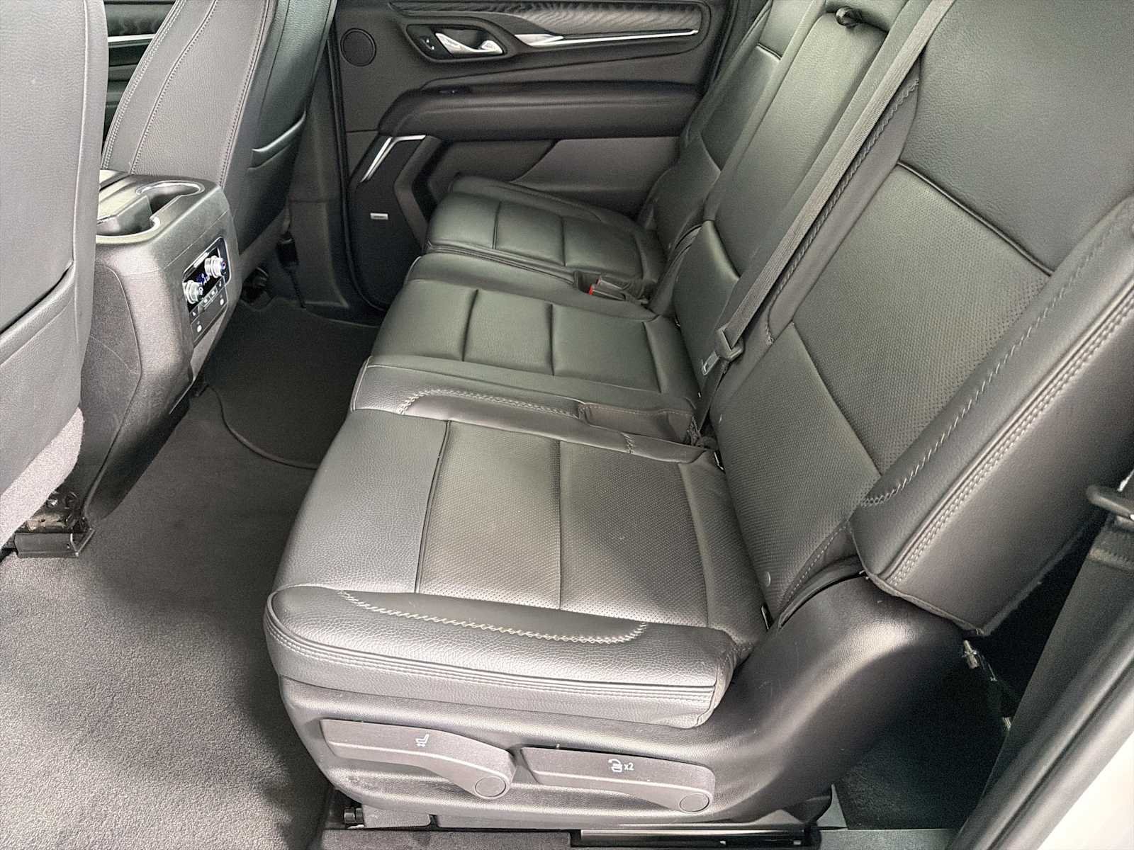 Used 2024 GMC Yukon XL Denali RWD image 21