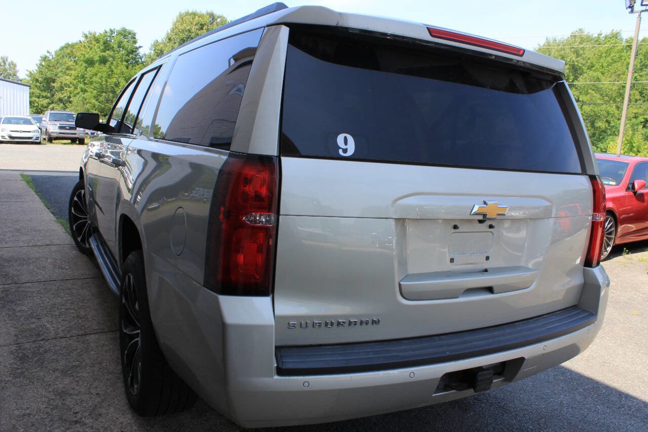 Used 2017 Chevrolet Suburban LT image 7