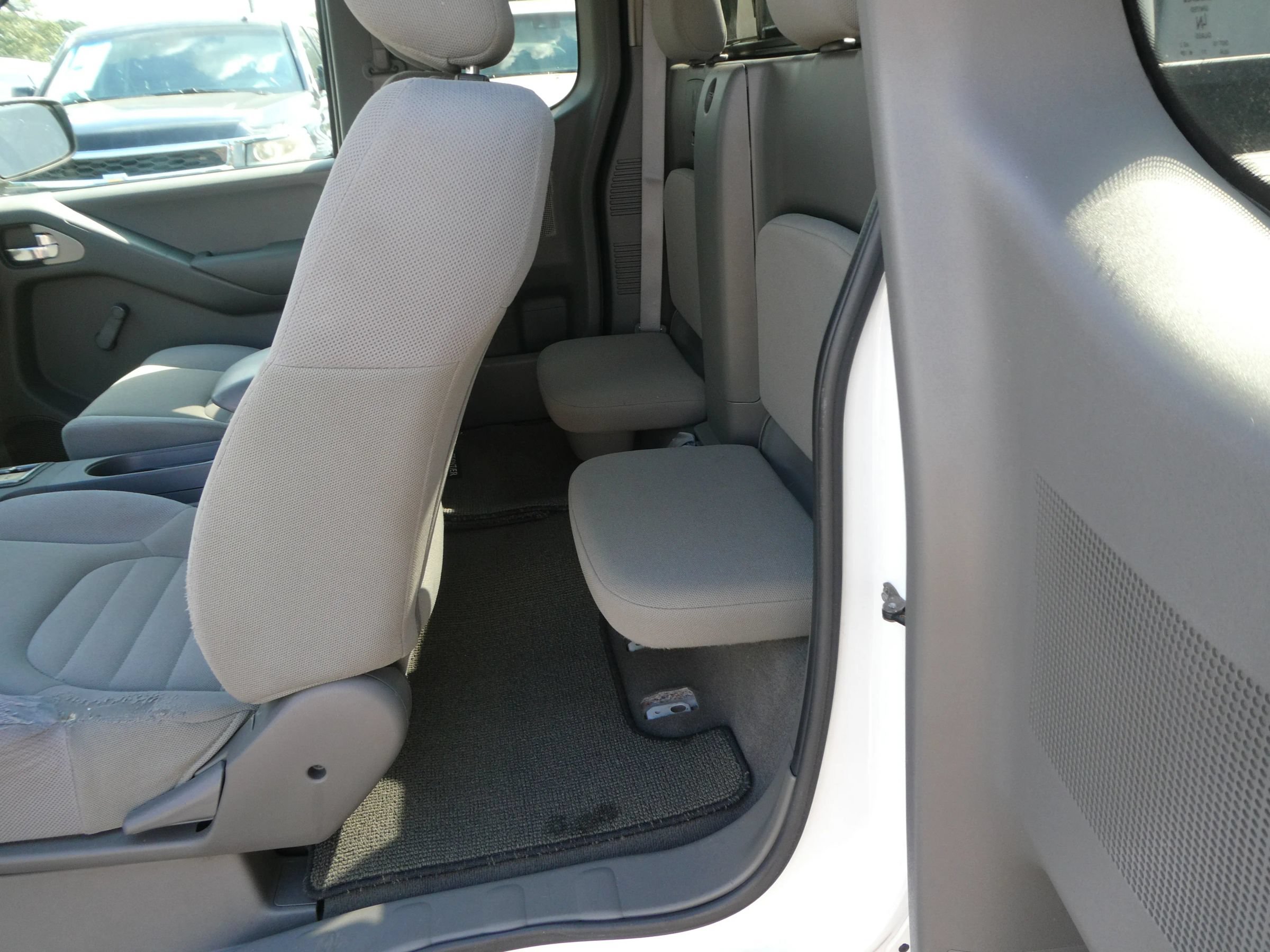Used 2007 Nissan Frontier XE w/ Preferred Pkg RWD image 26