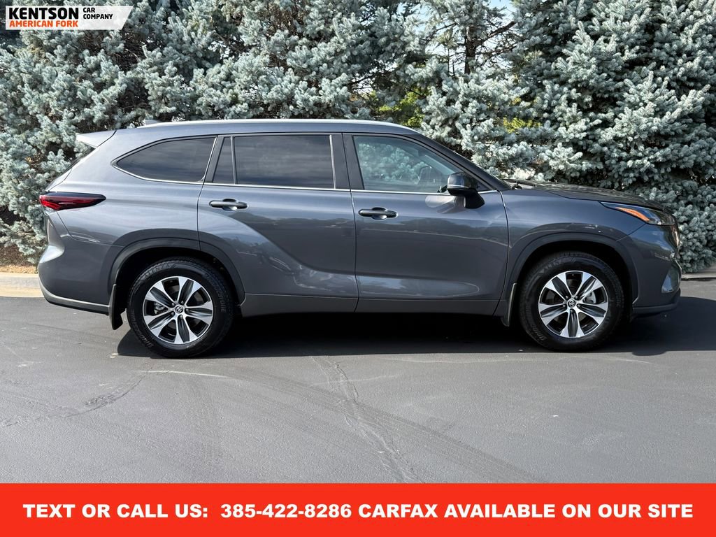 Used 2025 Toyota Highlander XLE image 11