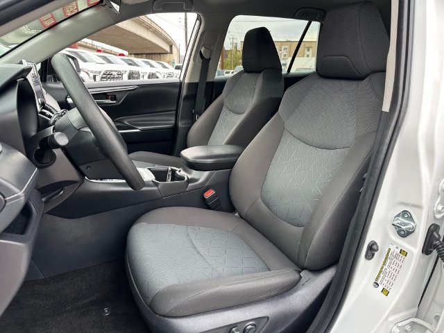 Certified 2025 Toyota RAV4 XLE AWD/4WD image 9