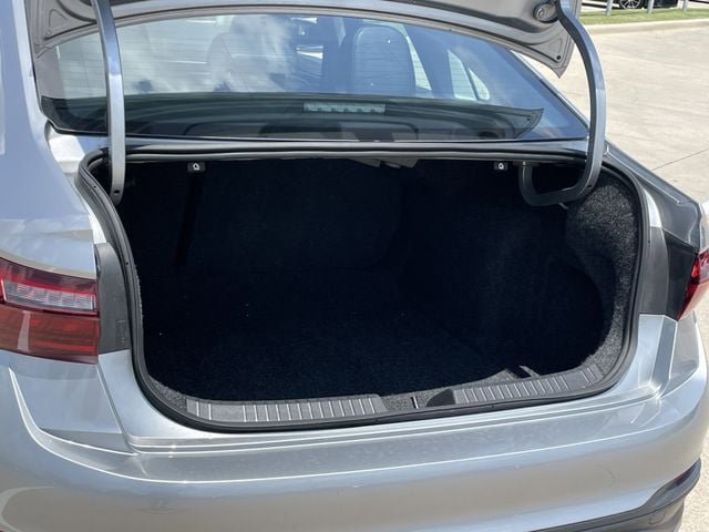 Used 2024 Volkswagen Jetta SE FWD image 28