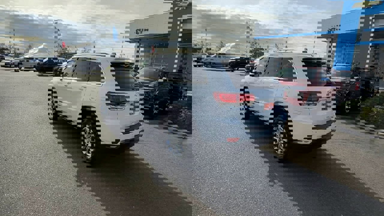 Used 2022 Jeep Grand Cherokee Laredo X image 5