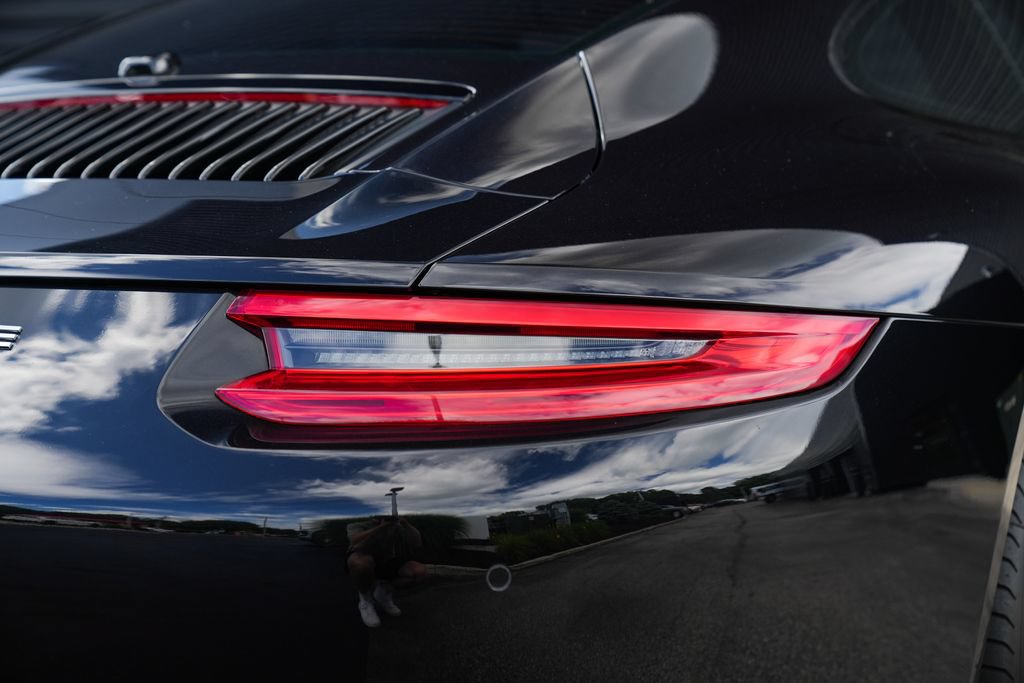 Certified 2018 Porsche 911 Carrera S RWD image 15