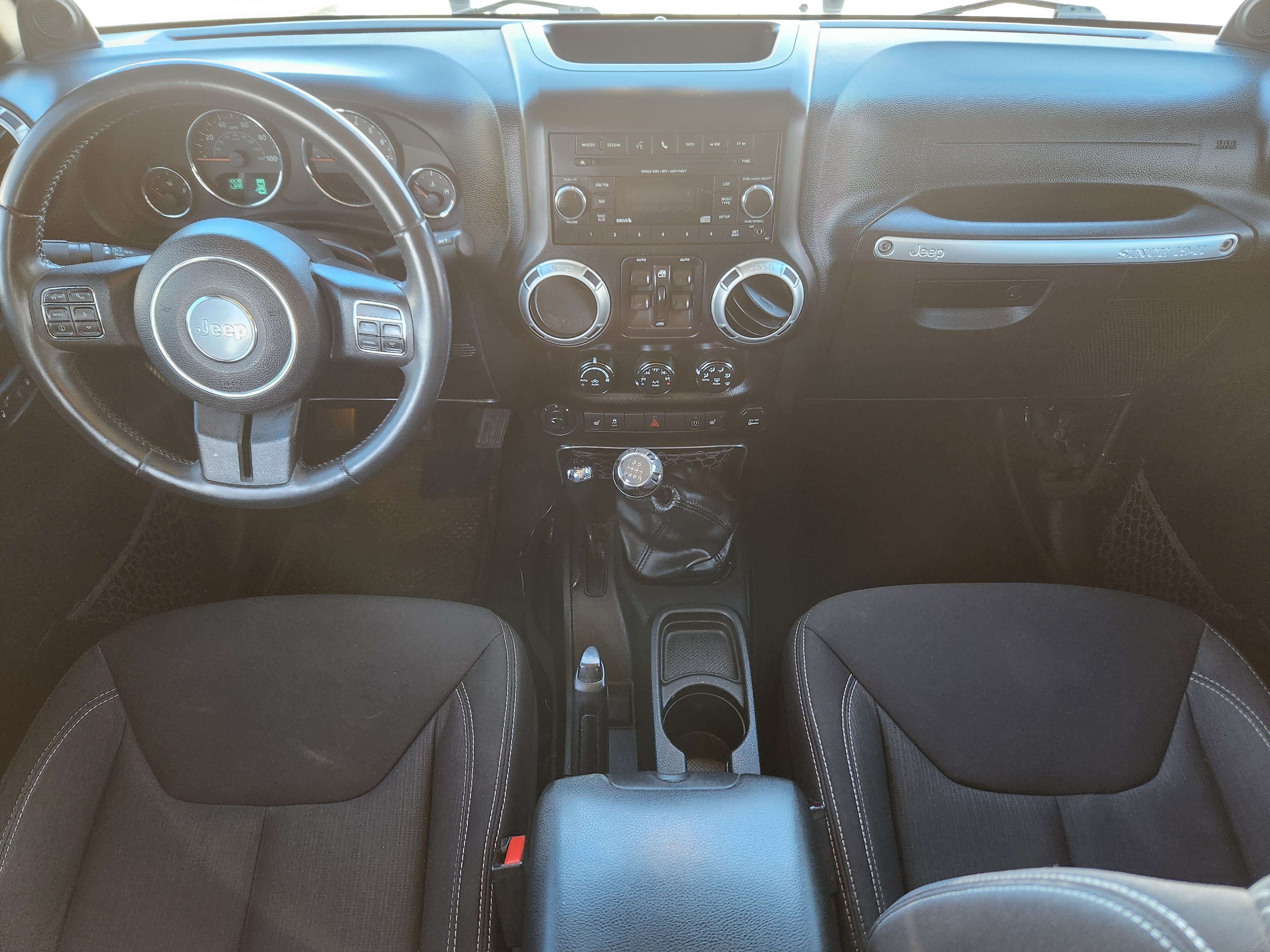 Used 2013 Jeep Wrangler Unlimited Sahara w/ Connectivity Group AWD/4WD image 19