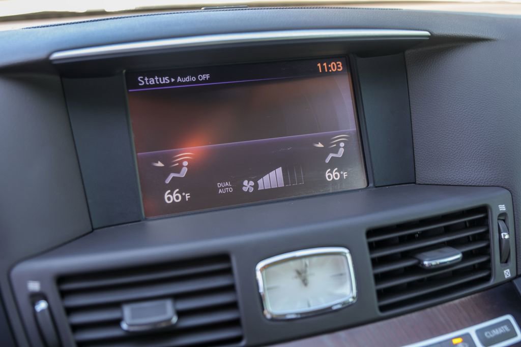 Used 2016 INFINITI Q70 L 3.7 w/ Deluxe Touring Package image 17