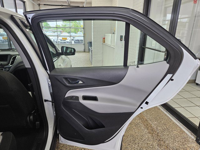 Used 2021 Chevrolet Equinox LS AWD/4WD image 15