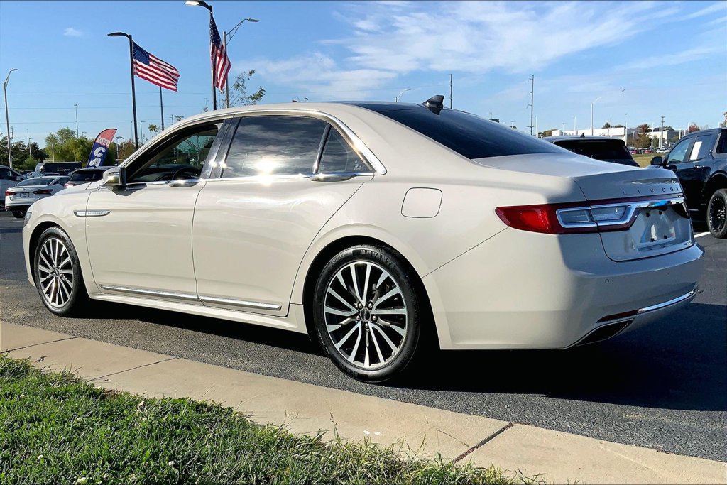 Used 2019 Lincoln Continental Select w/ Continental Climate Package FWD image 2