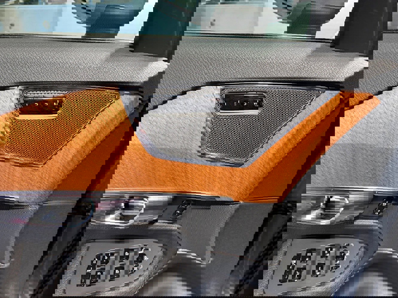 Used 2021 Volvo XC90 T8 Inscription Expression w/ Climate Package image 11