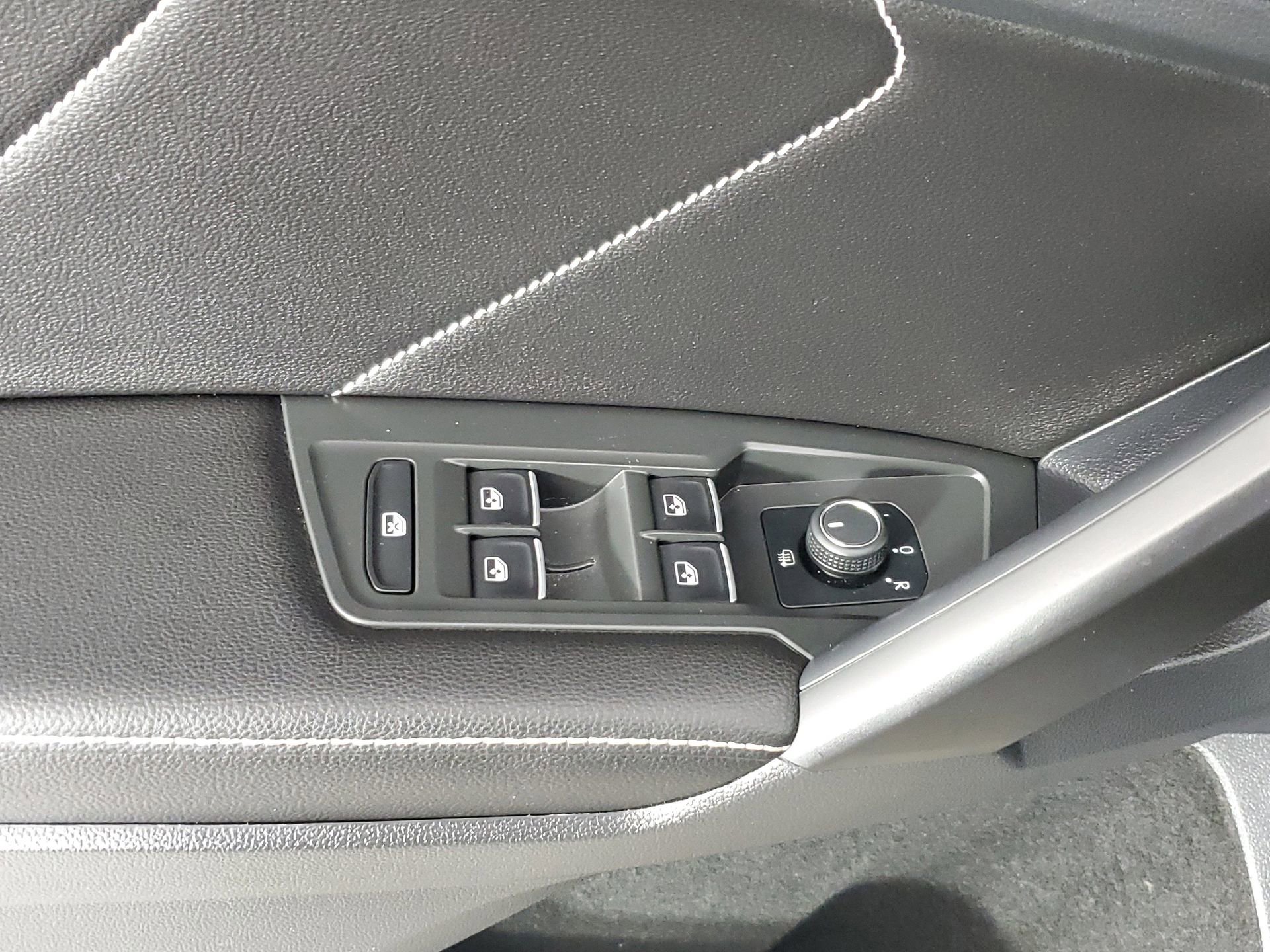 Used 2023 Volkswagen Tiguan SE R-Line image 26