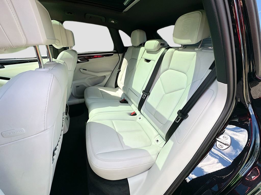 Certified 2023 Porsche Macan S AWD/4WD image 24
