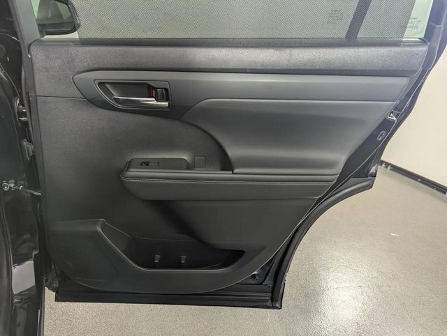 Used 2021 Toyota Highlander XSE image 23