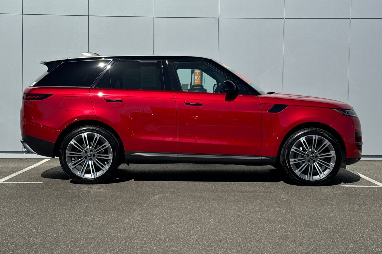 Used 2024 Land Rover Range Rover Sport SE AWD/4WD image 6