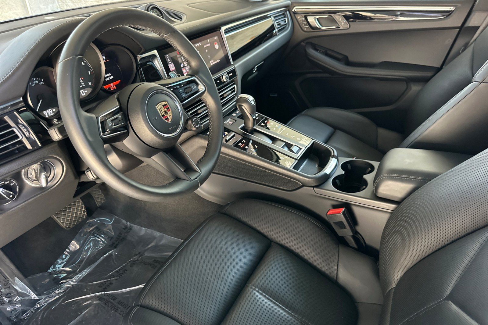 Used 2026 Porsche Macan AWD/4WD image 4