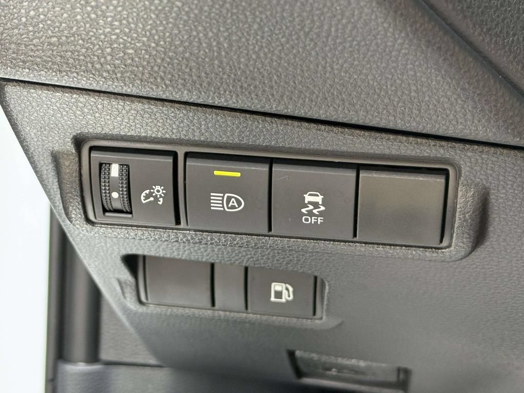 Used 2025 Toyota Corolla Cross AWD Hybrid image 23