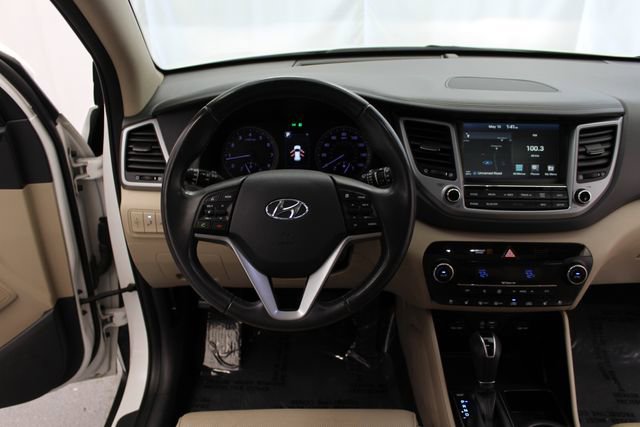 Used 2016 Hyundai Tucson Limited w/ Option Group 03 FWD image 17