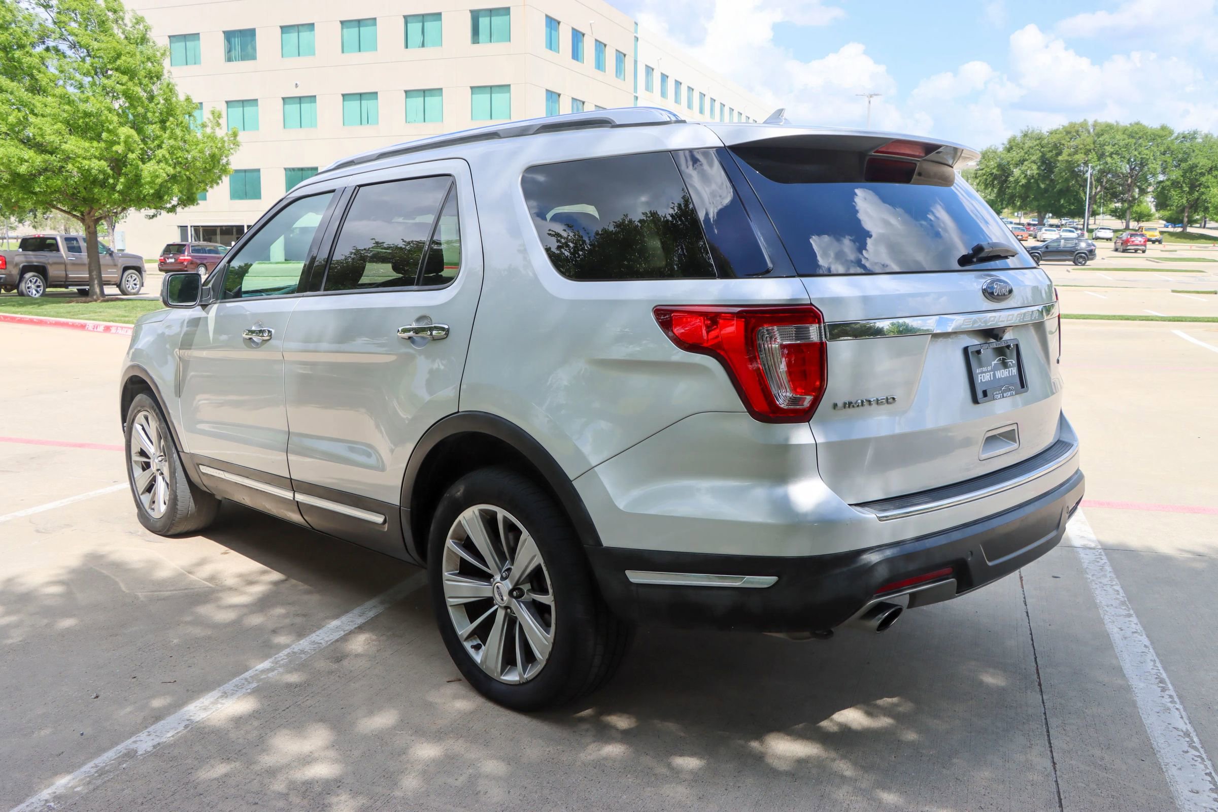 Used 2018 Ford Explorer Limited w/ Ford Safe & Smart Package AWD/4WD image 5