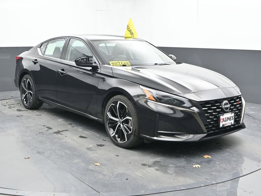 Used 2024 Nissan Altima 2.5 SR FWD image 3