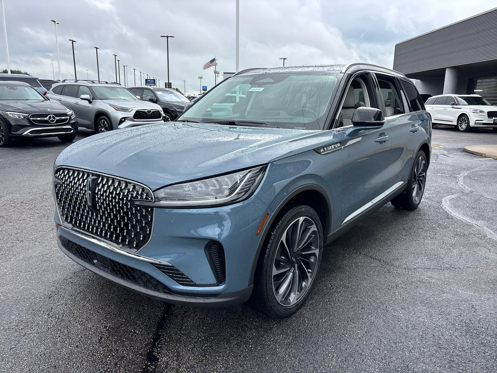 New 2026 Lincoln Aviator Reserve AWD/4WD image 3