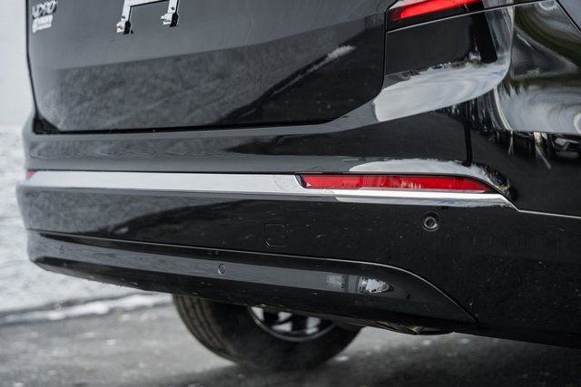 Certified 2025 Volvo XC90 T8 Core w/ Climate Package image 6