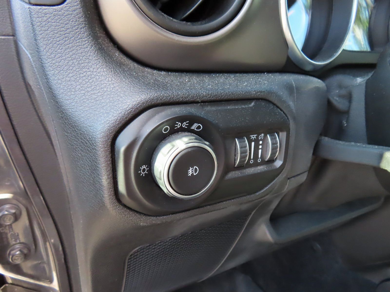 Used 2021 Jeep Wrangler Unlimited Sport image 13