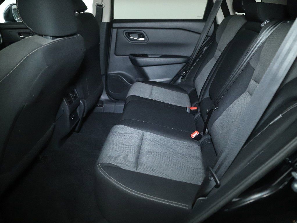 Certified 2025 Nissan Rogue SV image 14