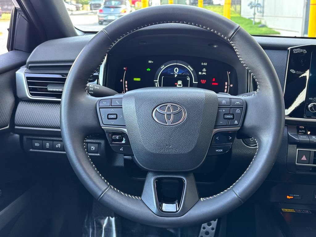 Used 2025 Toyota Camry SE FWD image 25