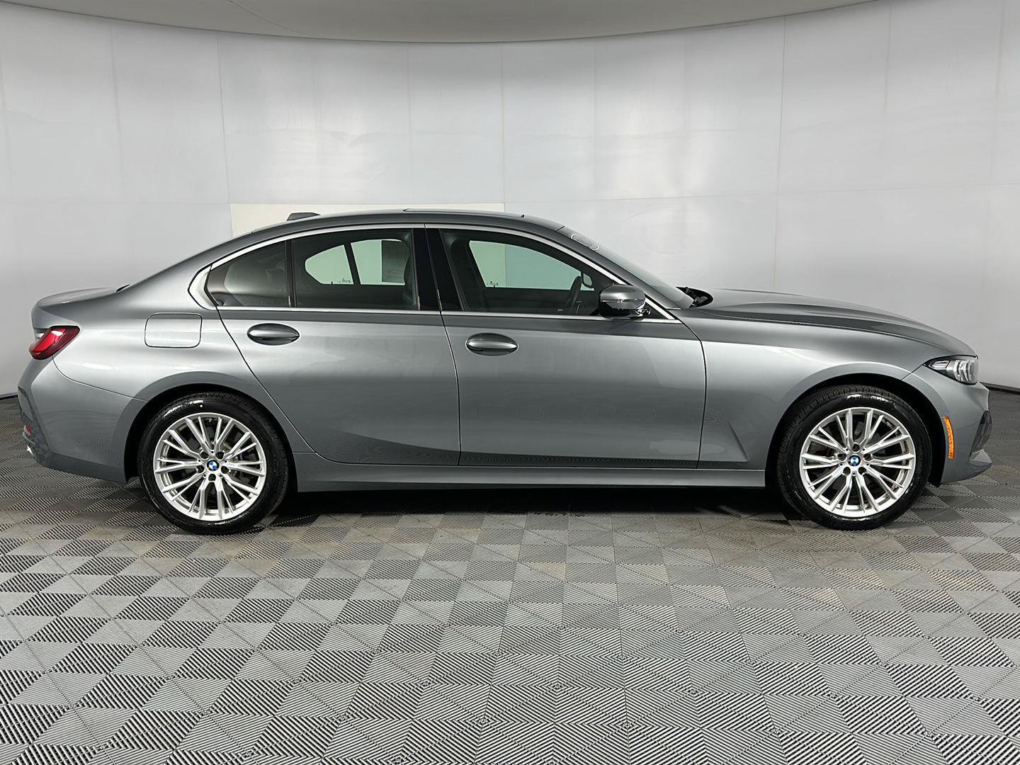 Used 2024 BMW 330i xDrive Sedan w/ Premium Package AWD/4WD image 33