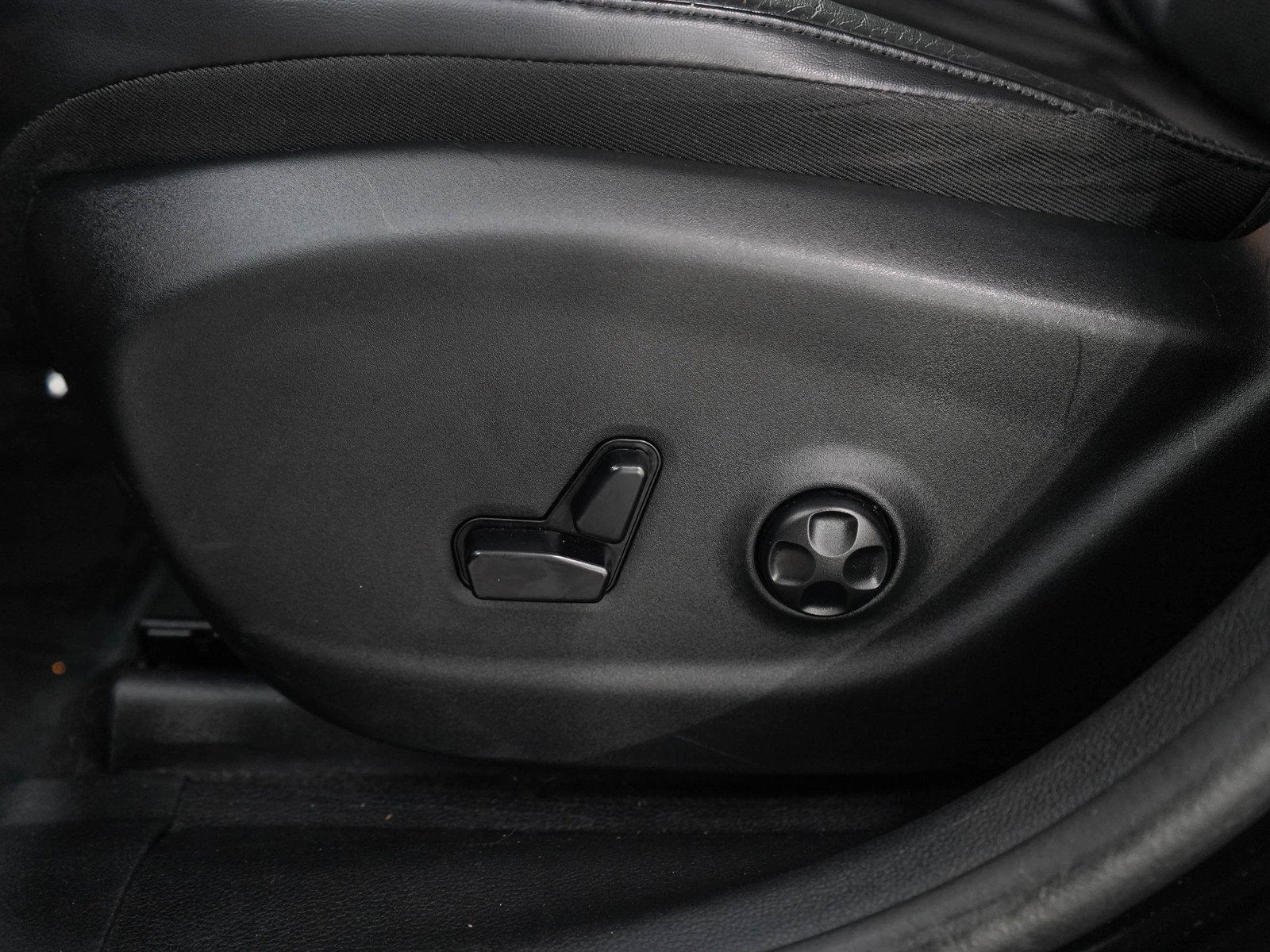 Used 2020 Jeep Cherokee Limited AWD/4WD image 29