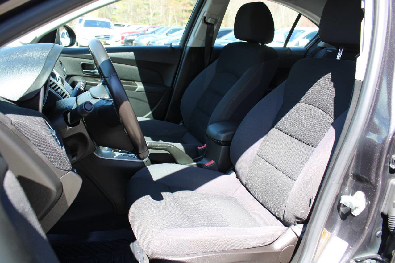 Used 2014 Chevrolet Cruze LT image 23