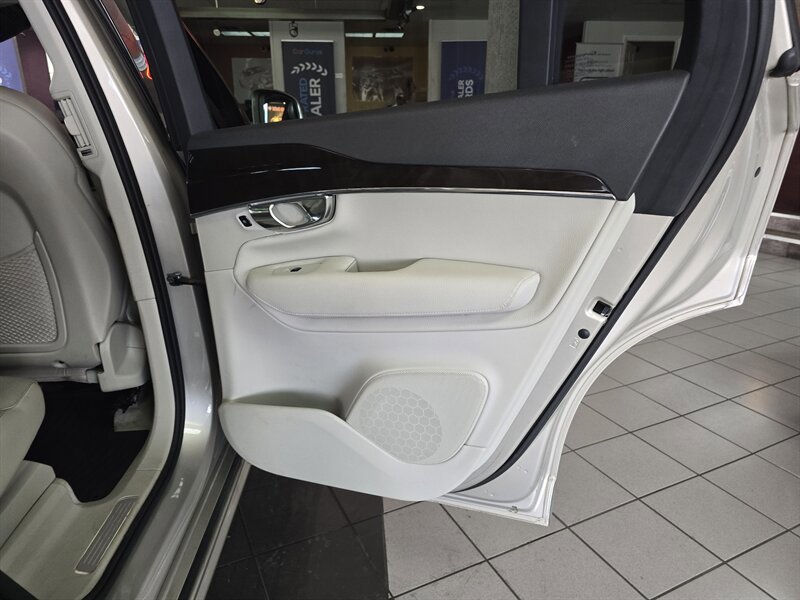 Used 2016 Volvo XC90 T6 Momentum w/ Momentum Plus Package image 18
