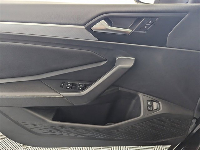 Certified 2022 Volkswagen Jetta SE w/ Panoramic Sunroof Package image 30