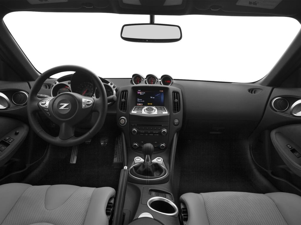 Used 2016 Nissan 370Z Coupe RWD image 5
