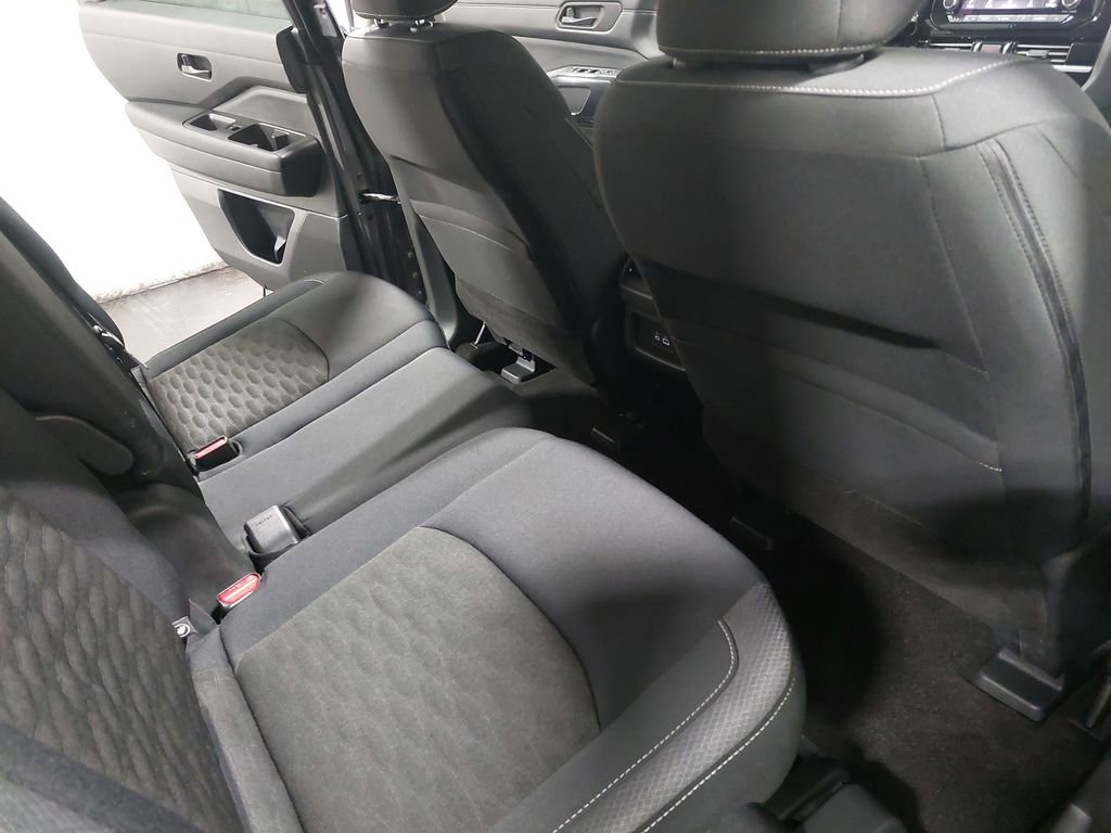 Used 2025 Nissan Pathfinder SV image 11