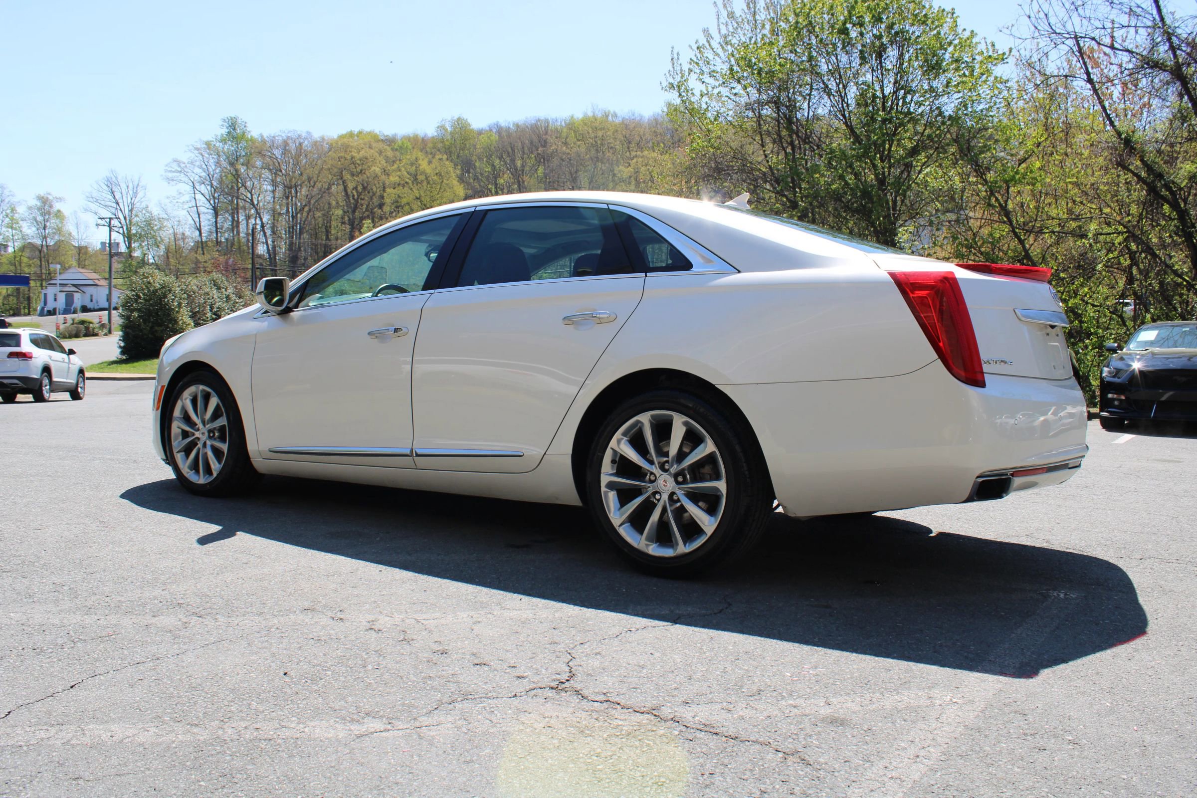Used 2013 Cadillac XTS Luxury image 4