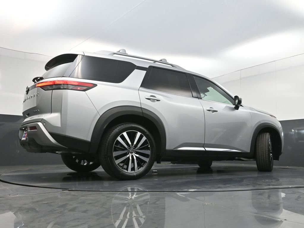 Used 2023 Nissan Pathfinder Platinum image 30